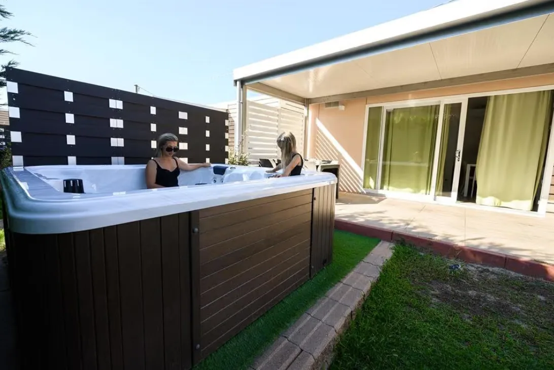Mobilheim 6 Personen Jacuzzi Deluxe