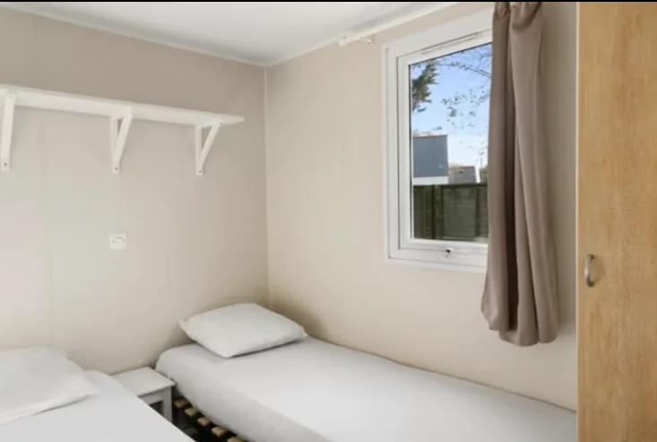 EuroCamp   Mobilheim Comfort   3 Schlafzimmer   Max. 6 Personen   Schlafzimmer mit Einzelbetten