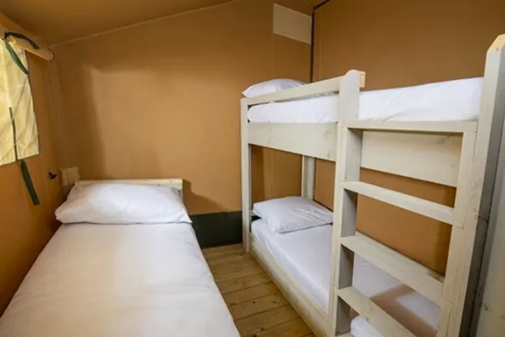 EuroCamp Authentic Plus   Zelt ohne eigenes Sanitär   Schlafbereich mit Etagenbett