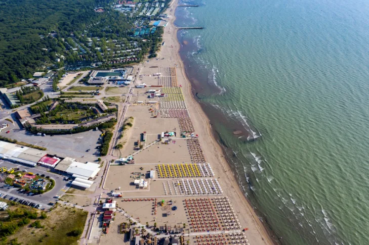 Wem gehört eigentlich unser Strand von Rosapineta? – Urlaubsgeschichte aus Rosolina Mare